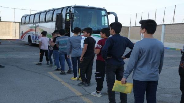شروع حضور اتوبوس علمی بنیاد احسان در مدارس شهرستان های حاشیه تهران