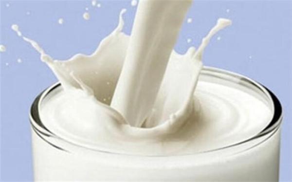 این 6 ماده غذایی نباید با شیر ترکیب شوند