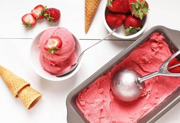 طرز تهیه بستنی میوه ای در منزل با روشی آسان