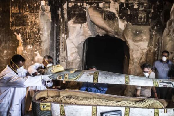 یک زن مومیایی 3000 ساله در مصر پیدا شد یک زن مومیایی 3000 ساله در مصر پیدا شد
