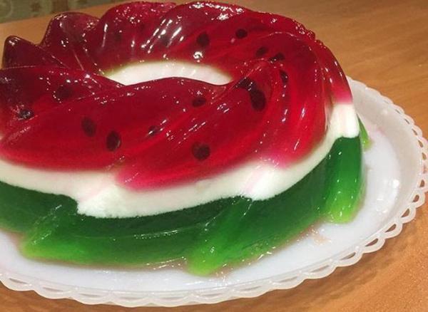 طرز تهیه ژله هندوانه قالبی ژله بستنی هندوانه قالبی طرز تهیه ژله هندوانه قالبی