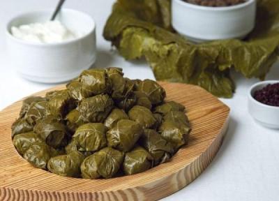 طرز تهیه دلمه برگ مو با عدس؛ یک غذای گیاهی خوشمزه و مقوی